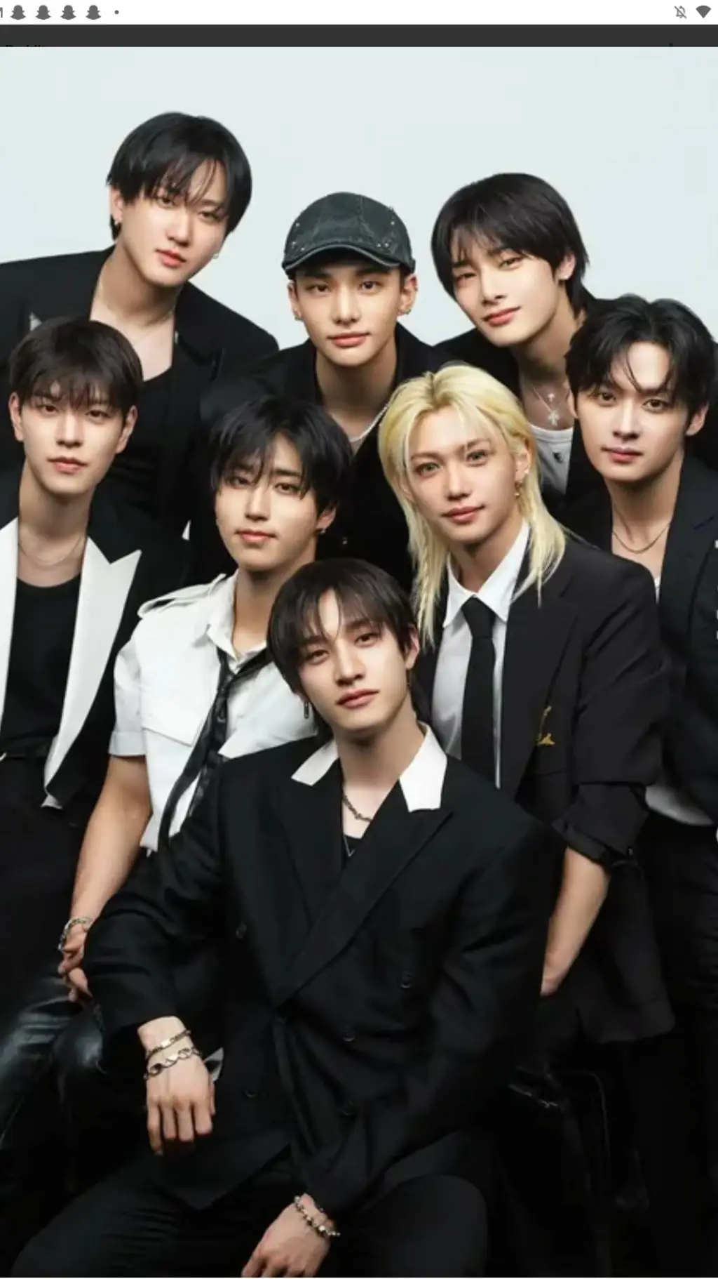 ai character: stray kids 2  background