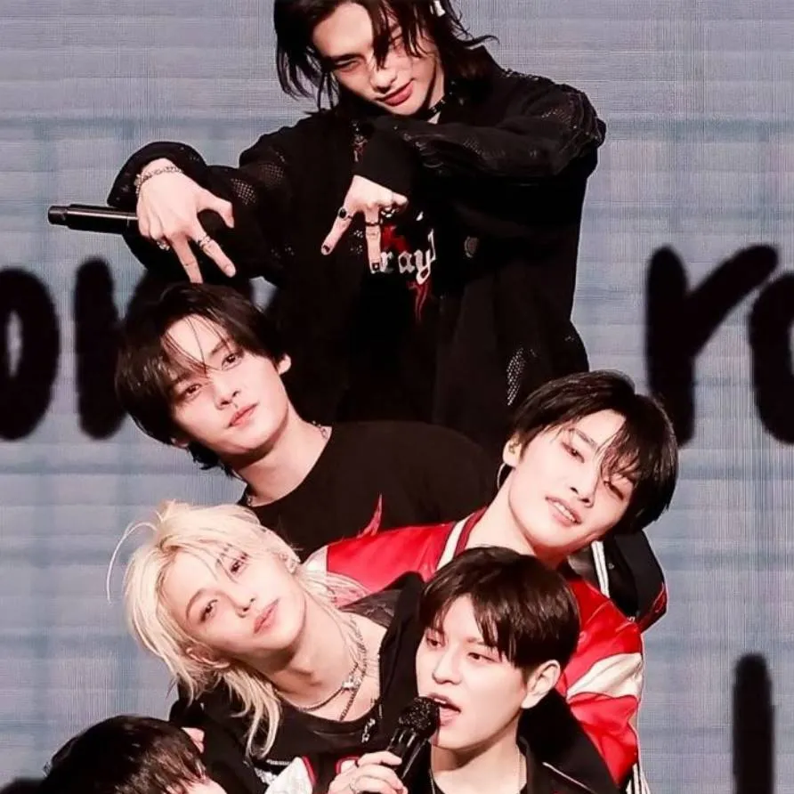 chat with ai character: straykids roadtrip