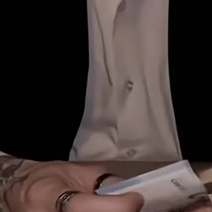 chat with ai character: Damien