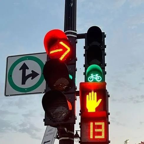 chat with ai character: Signal | OC