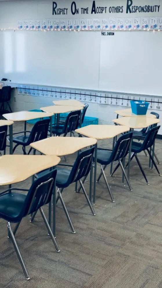 ai character: High school Crk >: background