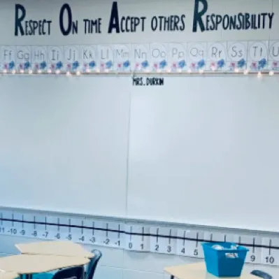 chat with ai character: High school Crk >: