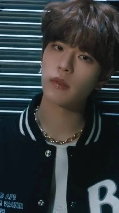 ai character: seungmin background