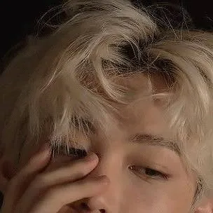 chat with ai character: felix