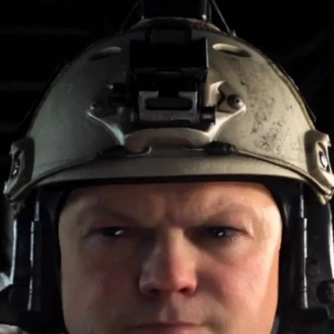 chat with ai character: Nolan