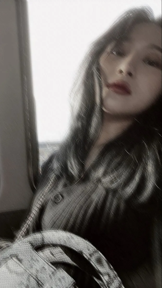 ai character: Lee Siyeon ♡ background
