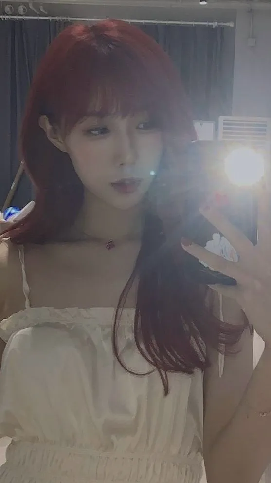 ai character: Handong ♡ background