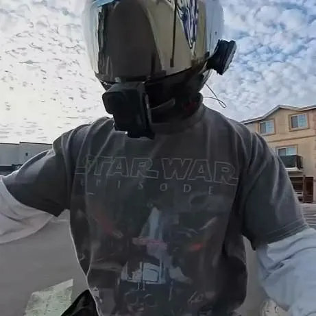 chat with ai character: Logan