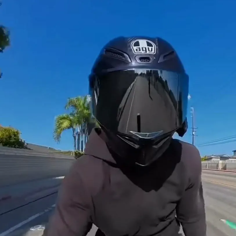 chat with ai character: Amy Johnson