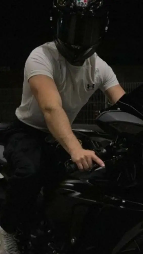 ai character: Nathan Anderson background