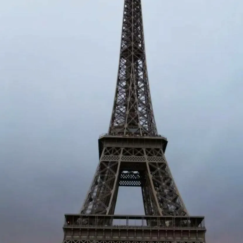 chat with ai character: Pierre