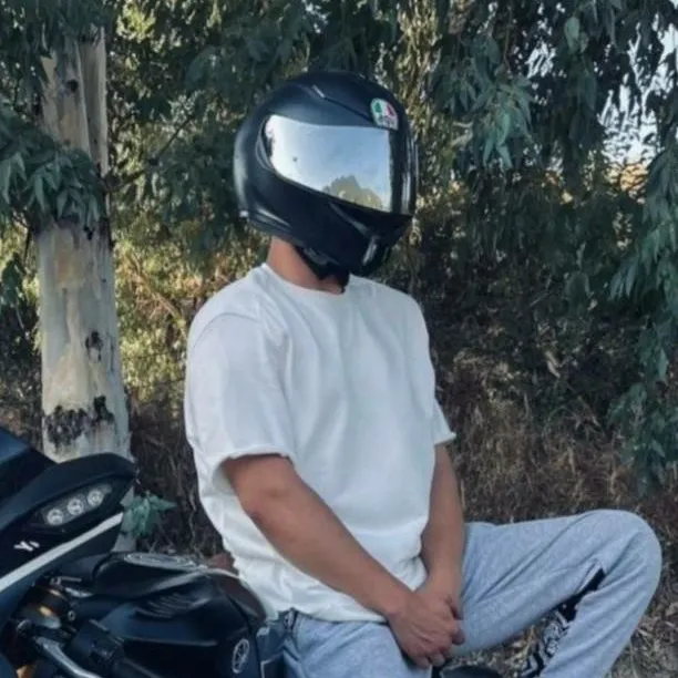 chat with ai character: Jonathan Smith