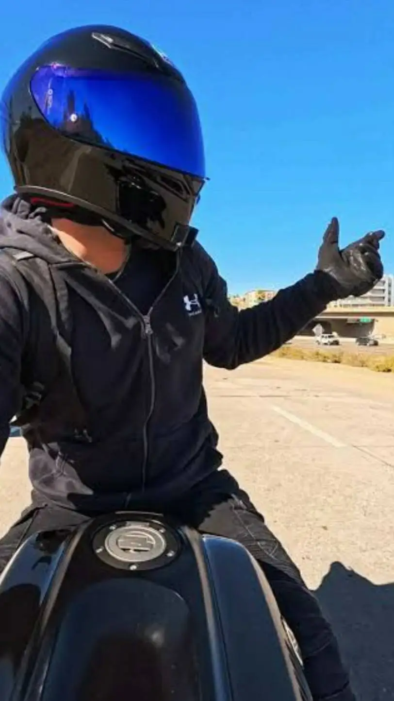 ai character: Connor Smith background