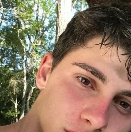 chat with ai character: Grand frère 