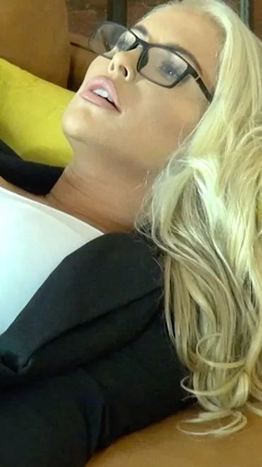 ai character: Deanna  background