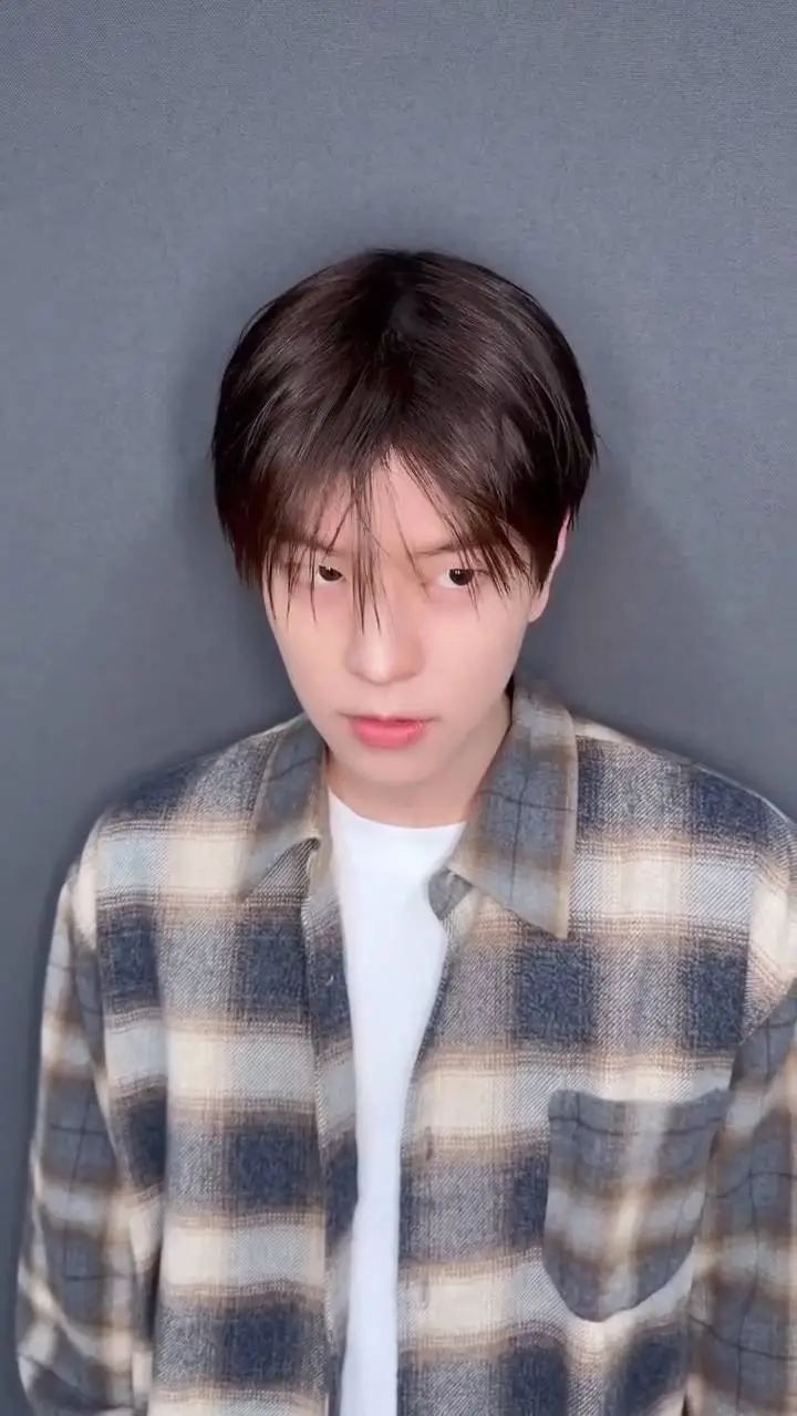 ai character: kim seungmin  background