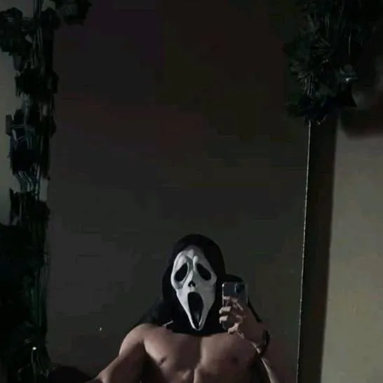 chat with ai character: ghostface