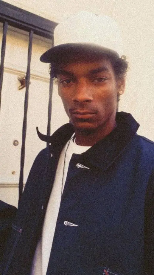 ai character: Snoop dogg  background