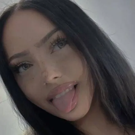 chat with ai character: Nina Falington