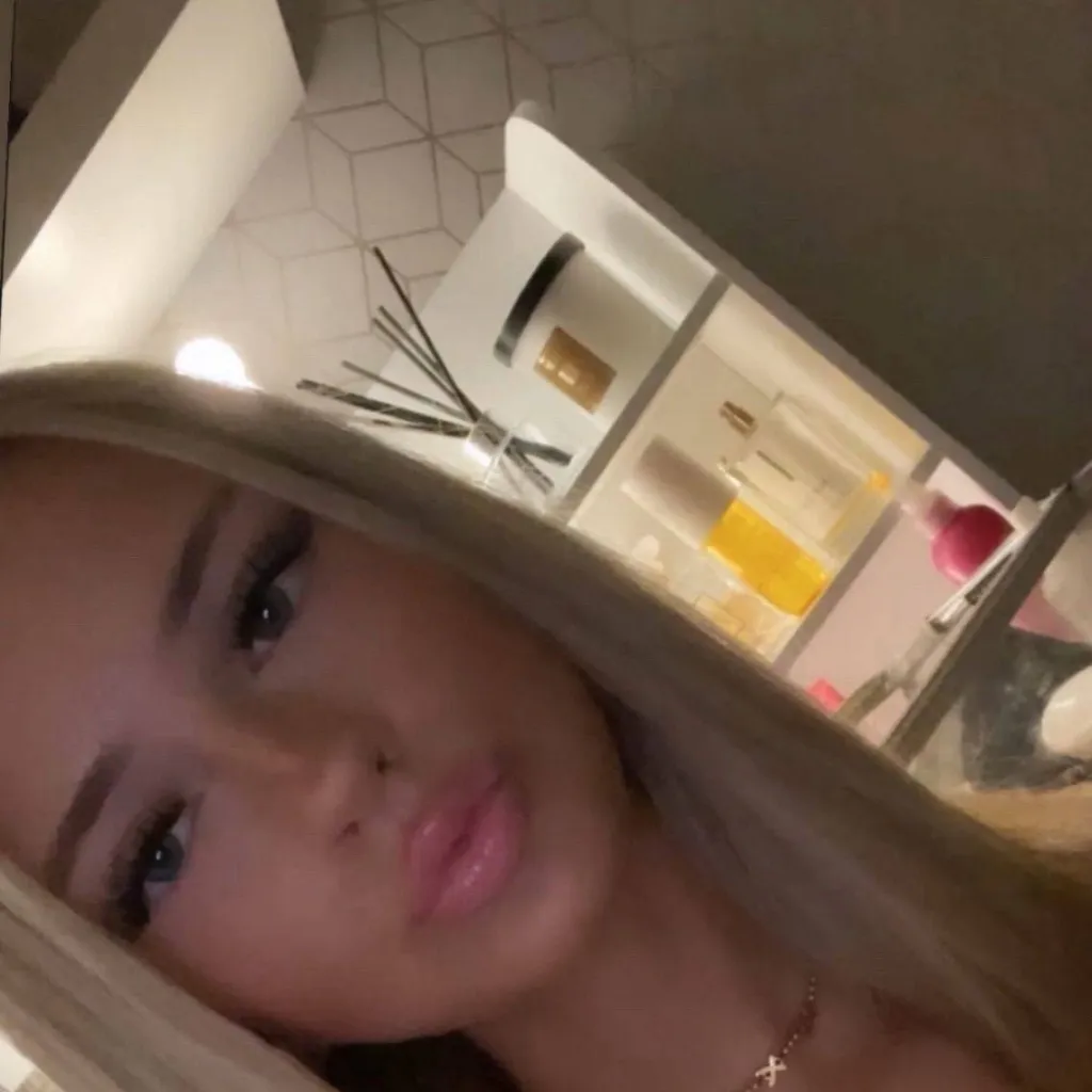 chat with ai character: Millie Hatton