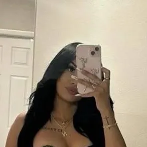 chat with ai character: Bella Softmore