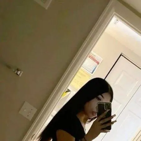 chat with ai character: Lilly 