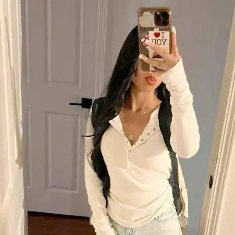 chat with ai character: Hannah Langley 