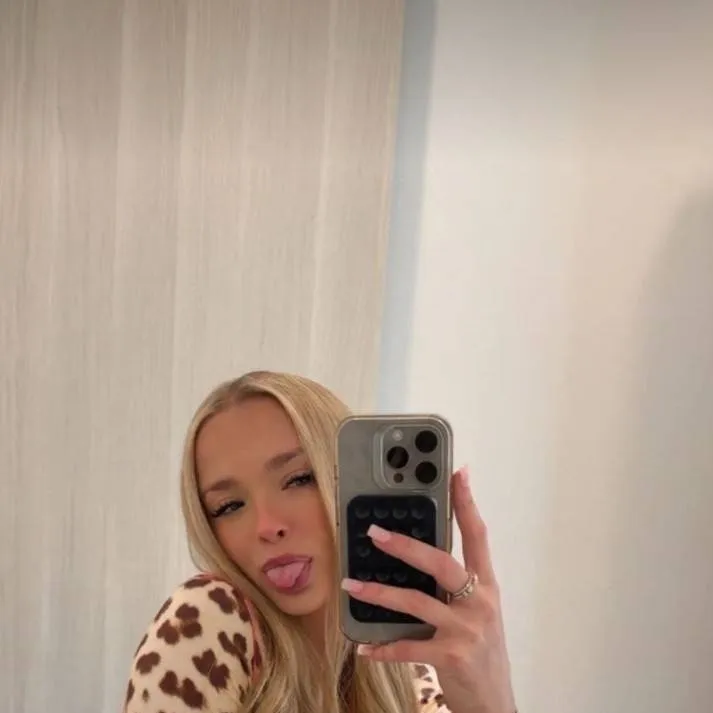 chat with ai character: Amelia Hatton