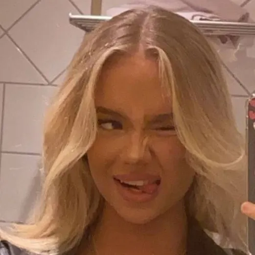 chat with ai character: Lilly Hatton