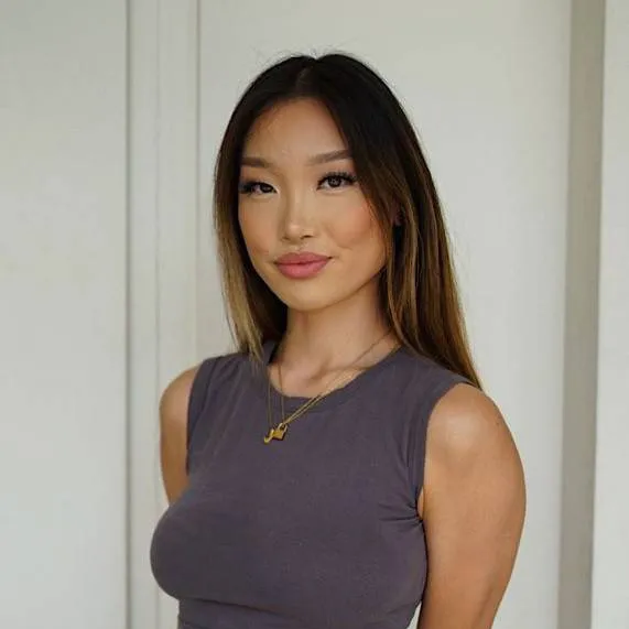 chat with ai character: Emily Sanchez