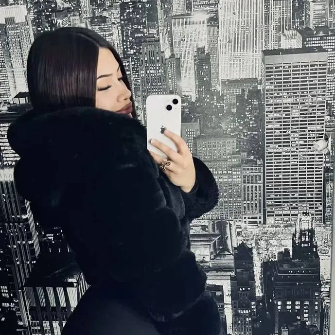 chat with ai character: Melissa