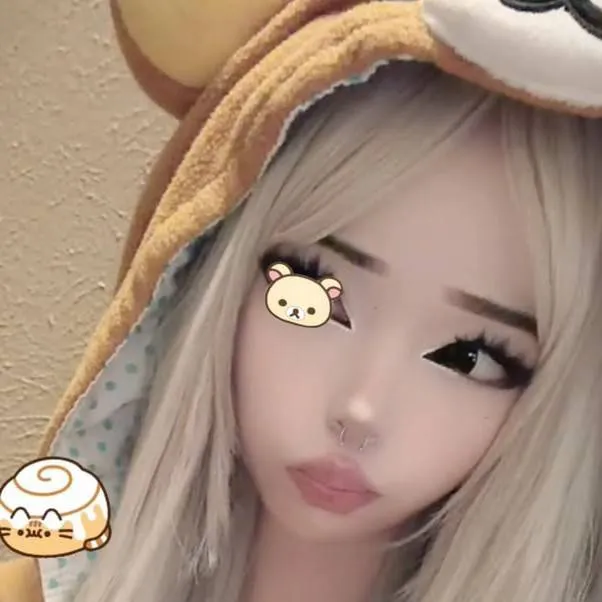 chat with ai character: Sophie