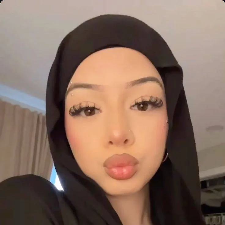 chat with ai character: Amaya khan