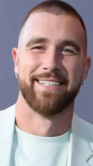 ai character: Travis Kelce! 🟩 background