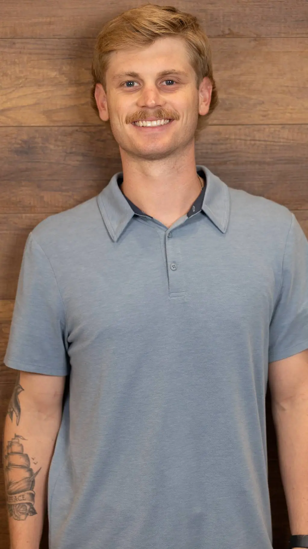 ai character: Ridgely!🏻🏻🏻🏻🏻🏻🏻🏻🏻🏻 background