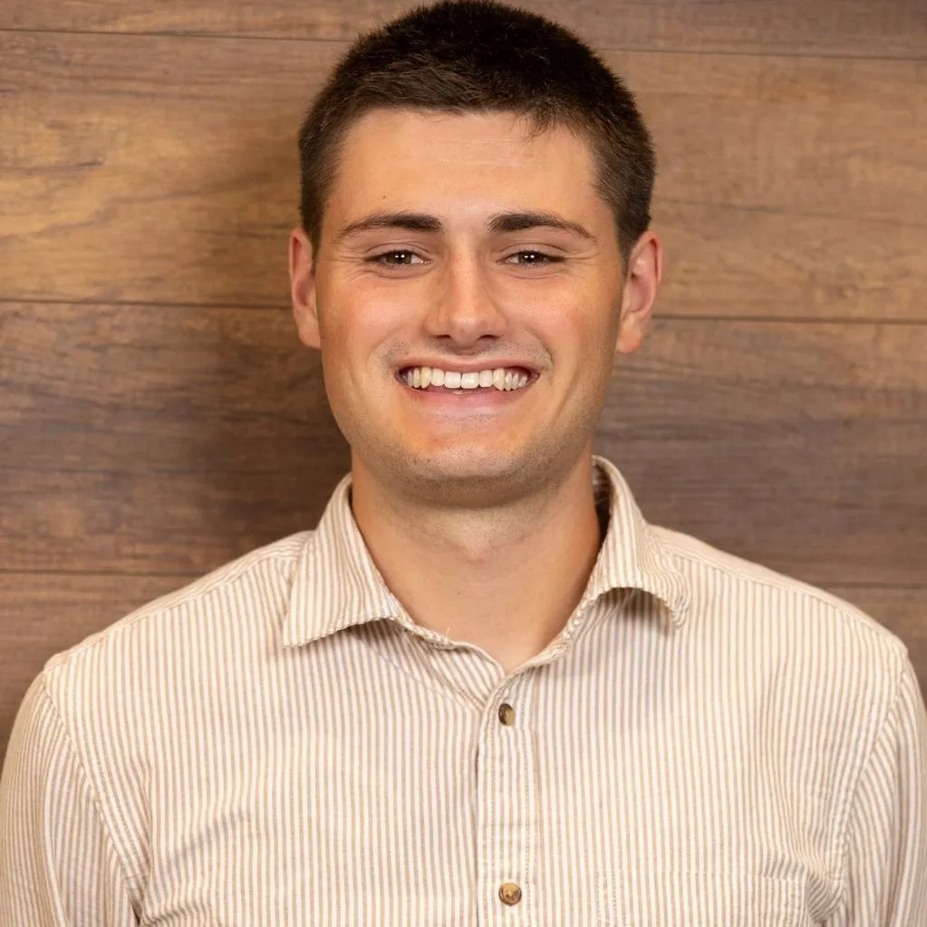 chat with ai character: Cam Williams! 🖤🤍🖤🤍