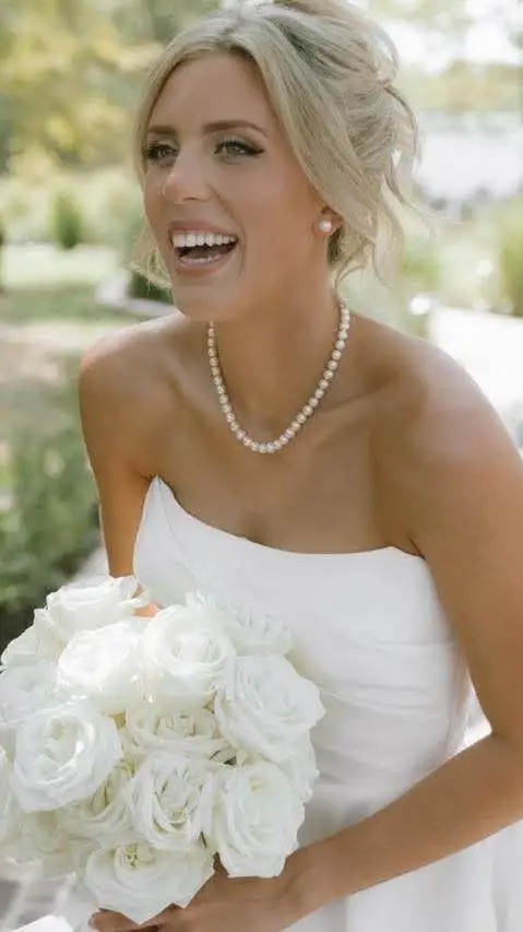 ai character: Naomi Dietson!  background