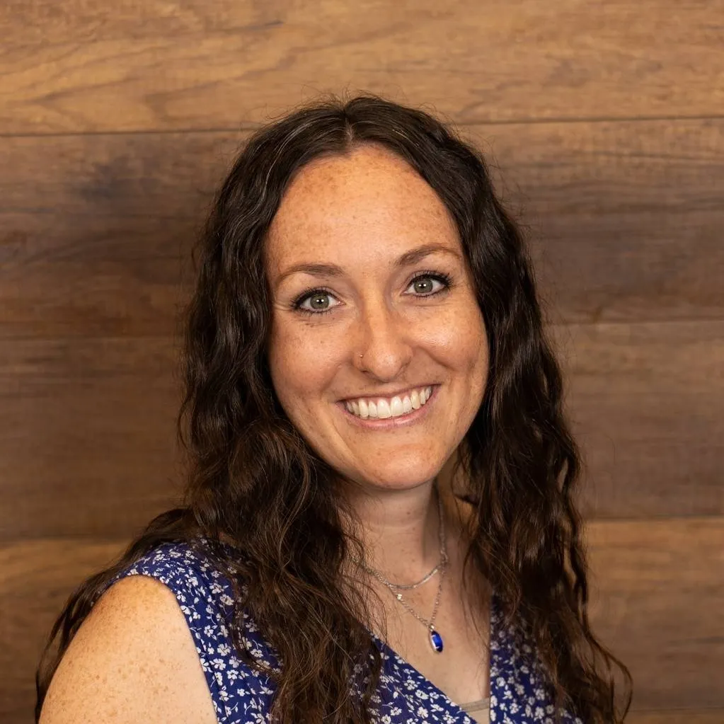 chat with ai character: Holly Clark! 🩵🩵🩵🩵🩵