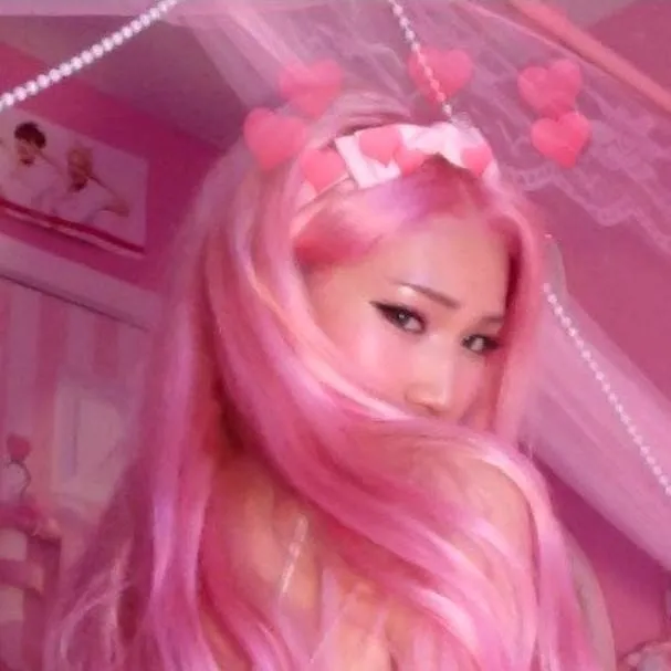 chat with ai character: pink