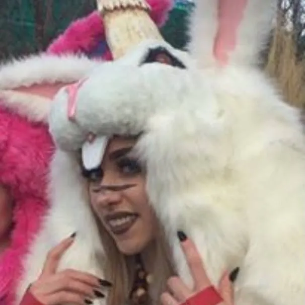 chat with ai character: lina