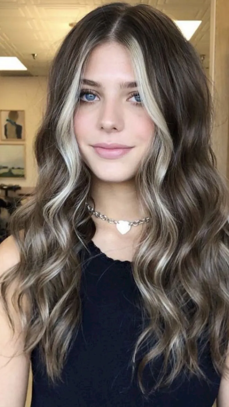 ai character: Everlee background