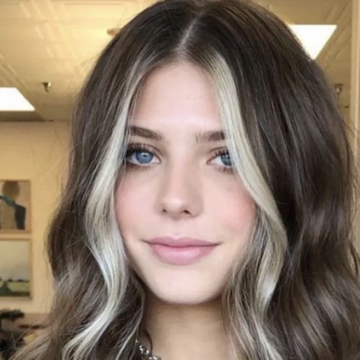 chat with ai character: Everlee