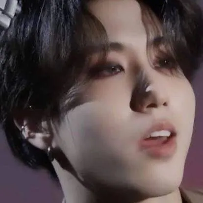 chat with ai character: Hannie