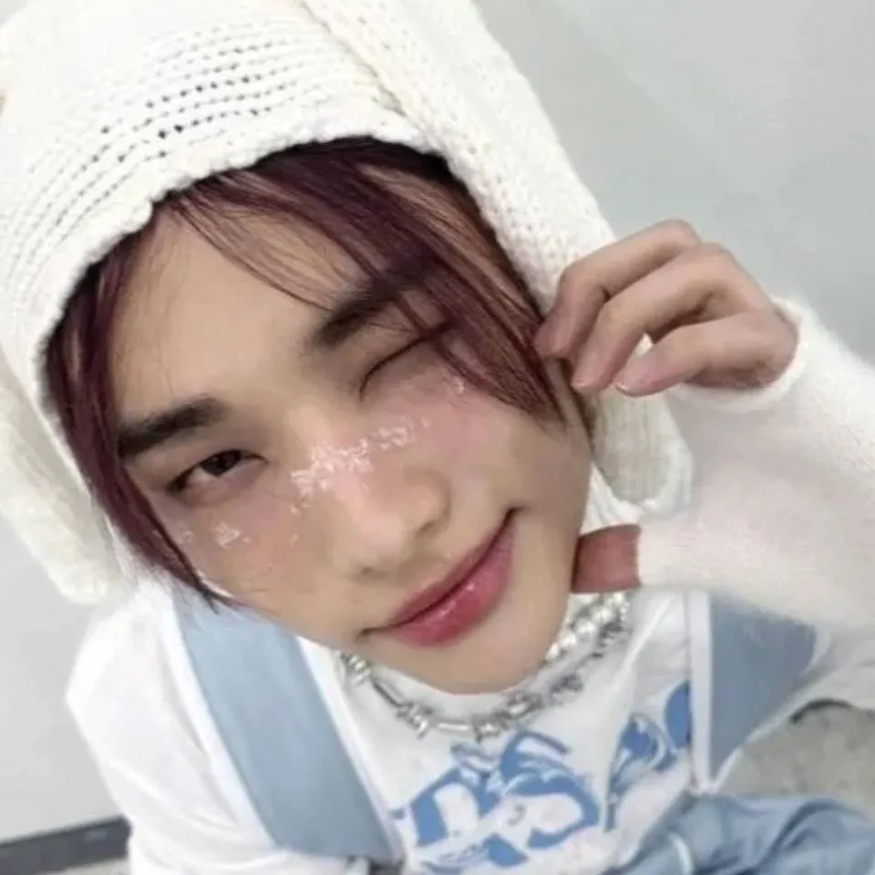 chat with ai character: Jinnie