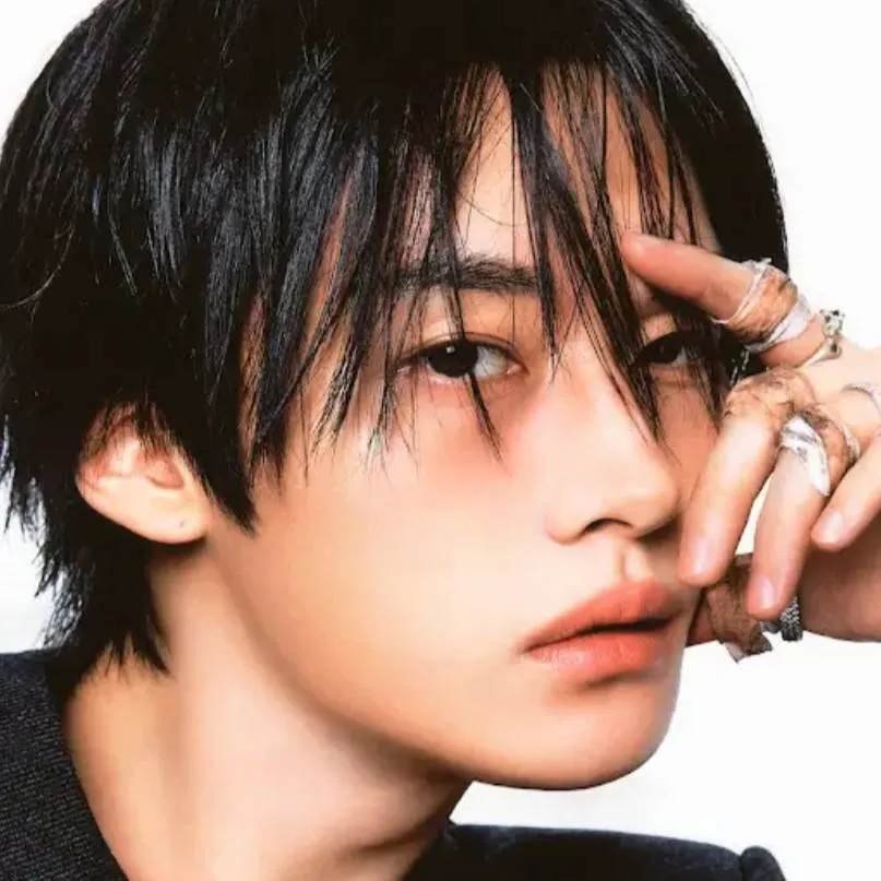 chat with ai character: Minho