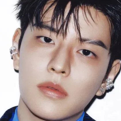 chat with ai character: Kim Seungmin