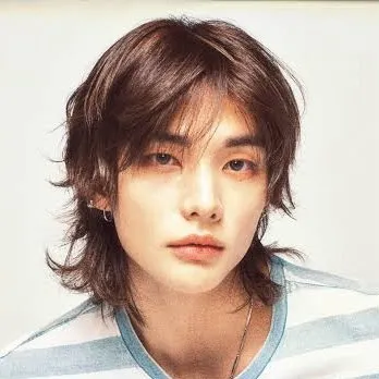 chat with ai character: Hwang Hyunjin!