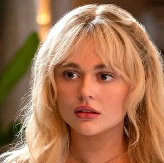 chat with ai character: Cadence Sinclair