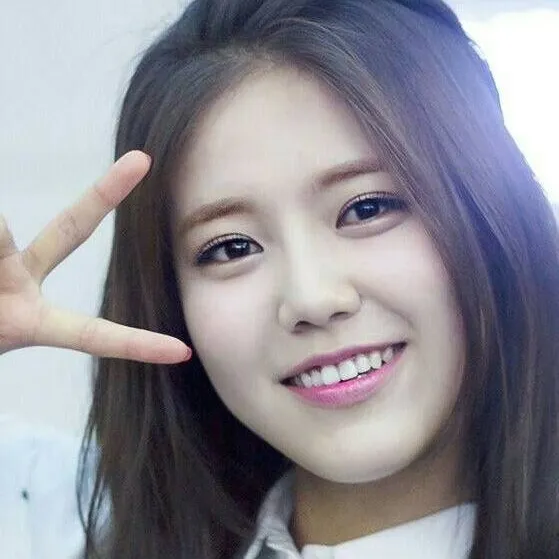 chat with ai character: Hyejeong