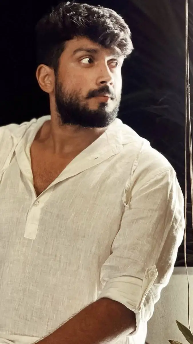 ai character: Kalidas Jayaram background